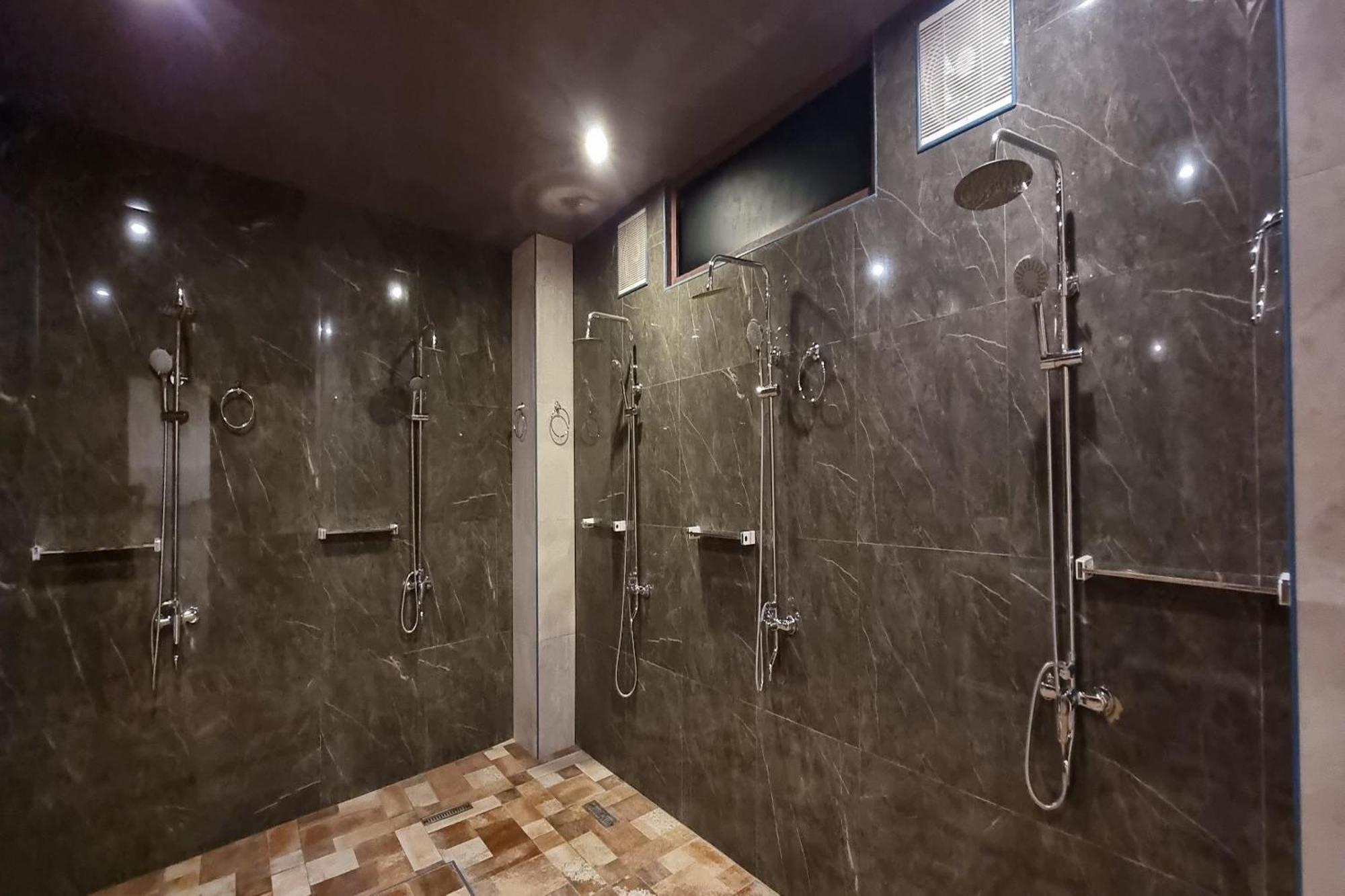 Attic Capsule Hotel Marigondon  Exterior foto