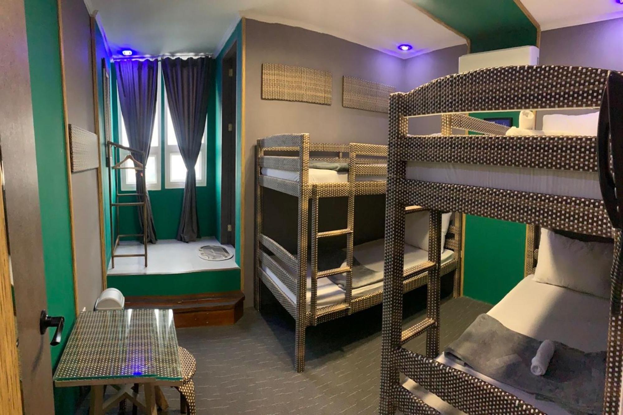 Attic Capsule Hotel Marigondon  Exterior foto