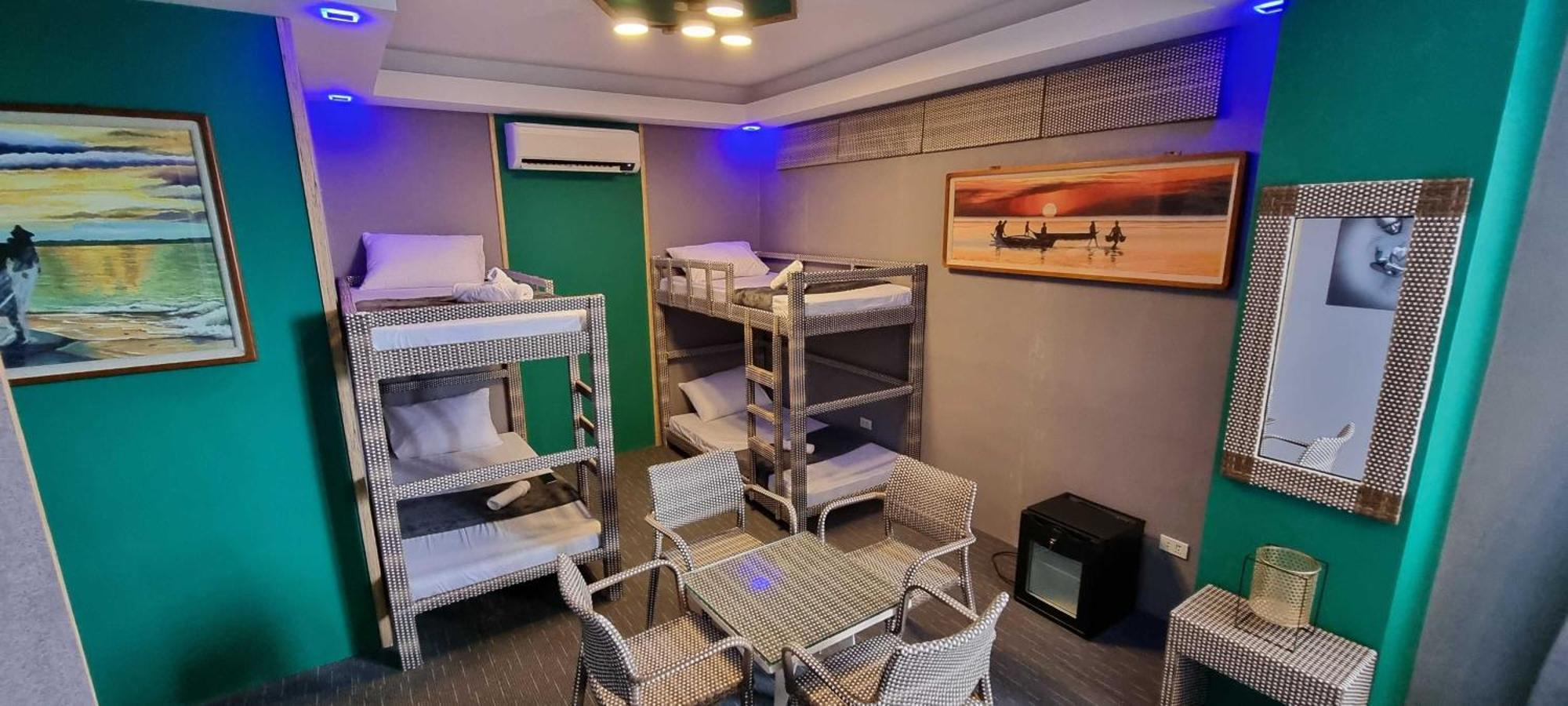 Attic Capsule Hotel Marigondon  Exterior foto