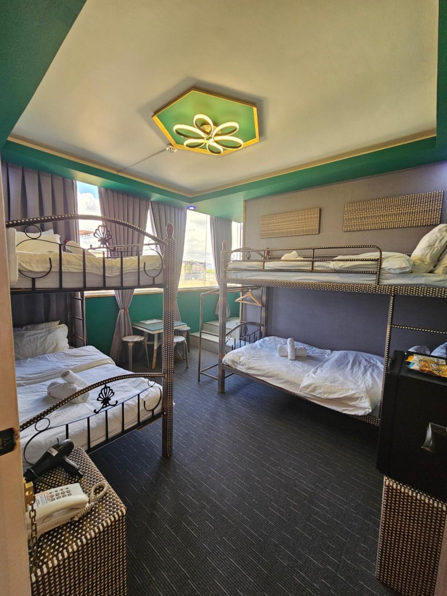 Attic Capsule Hotel Marigondon  Exterior foto