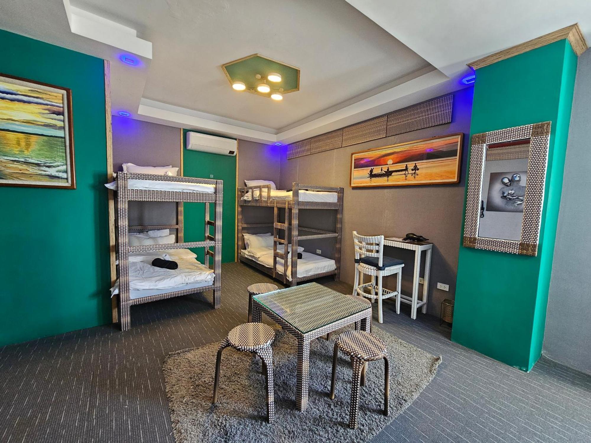 Attic Capsule Hotel Marigondon  Exterior foto