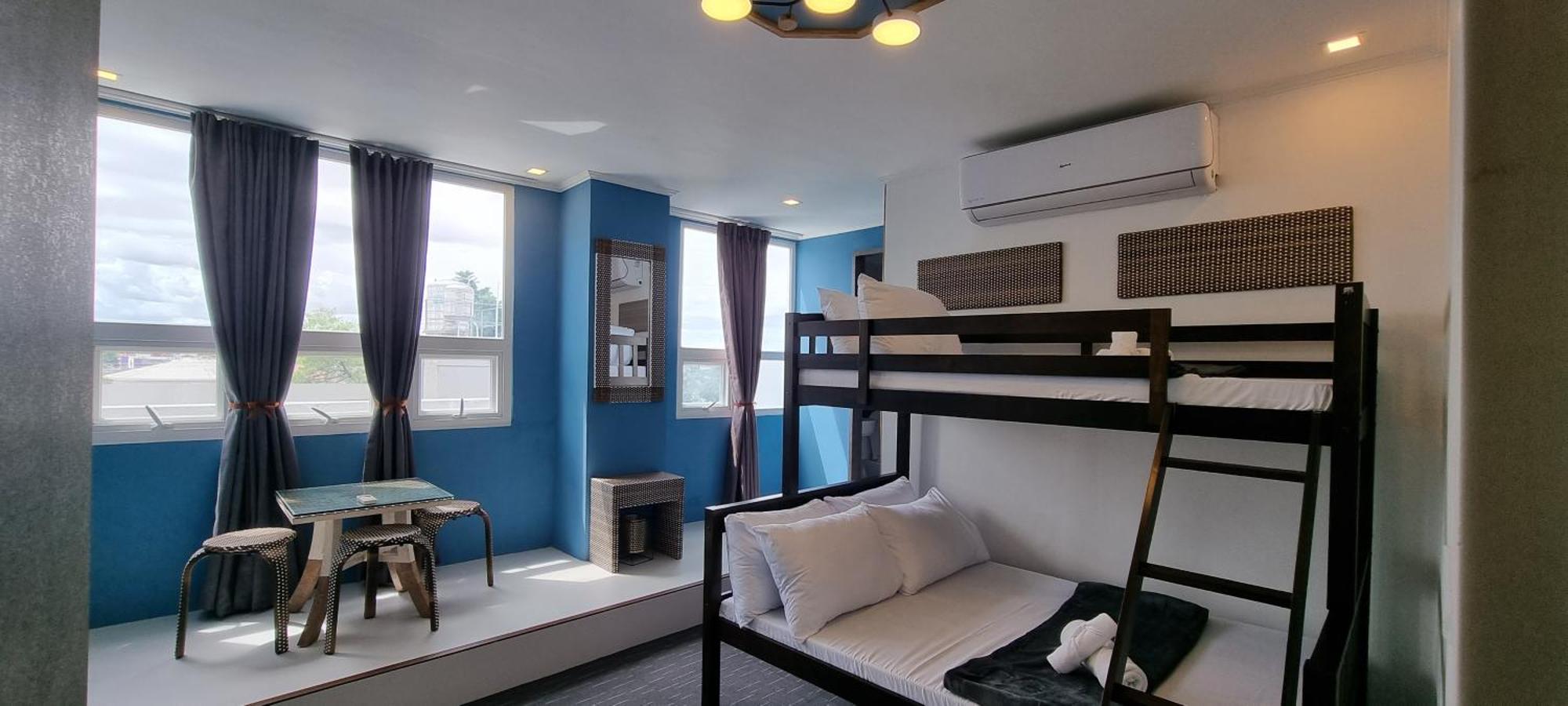 Attic Capsule Hotel Marigondon  Exterior foto