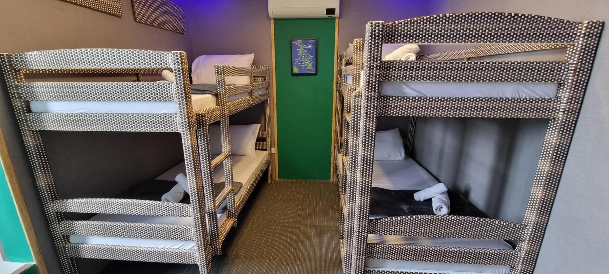 Attic Capsule Hotel Marigondon  Exterior foto